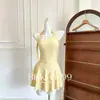 Novo maiô feminino de uma peça estilo saia 2026, elegante e bonito, perfeito para férias, em amarelo cremoso, modelador e que esconde a barriga, ideal para fontes termais