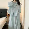 Pijama de primavera y otoño para niñas estilo coreano, cuadros azul claro con pequeño bordado floral, corte holgado, manga larga, pantalón largo, conjunto de ropa para casa
