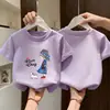 Camiseta Casual Estilosa de Verão com Manga Curta para Meninas 2026 Novo Estilo Estampa de Desenho Animado Algodão Puro para Crianças Maiores