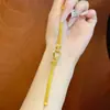 Pulseira de Relógio Milanesa com Fivela de Ferradura para Mulheres, Luxo Leve, Sensação de Alto Padrão, Novo Design de Nicho, Acessório de Mão Simples e Versátil