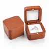 Caja cuadrada para anillo de compromiso personalizada transfronteriza, caja de madera de nogal, empaque y almacenamiento de regalo de joyería para anillo de diamante de boda