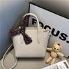 Bolsa retrô feminina de grande capacidade, nova bolsa transversal casual de outono e inverno de 2024, a bolsa tote portátil mais popular deste ano