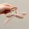 Pinza de tiburón negra en forma de corazón para recogido, elegante pinza para el pelo floral para la parte trasera de la cabeza, gran accesorio para el pelo de pinza de garra estilo nuevo 2026