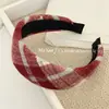 Faixa de Cabelo de Lã Xadrez Vermelho de Natal e Ano Novo Estilo Coreano Pequena Fragrante com Aba Larga Acessório de Cabelo Elegante para Passeio de Nicho