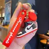Llavero de Zapatilla Aj, Artículo Popular Transfronterizo, Inodoro y que No se Desvanece, Colgante para Coche, Decoración para Bolso, Venta Especial al por Mayor en Puestos Callejeros