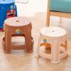 Venta al por mayor de fábrica Taburete bajo de plástico grueso para el hogar Sala de estar Taburete simple Jardín de infantes Taburete redondo para niños Silla para cambiar zapatos