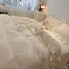 Estilo Renda Estilo Princesa Esculpido Leite Fleece Conjunto de Quatro Peças Totalmente Fosco Espessado Quente Adicionado Capa de Edredom Fleece Estilo Creme Lençol de Cama