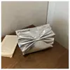 Bolso de mano grande con lazo lindo transfronterizo 2026 verano nuevo diseño de cadena brillante de charol bolso cruzado
