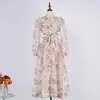 Vestido Estilo Palácio de Designer Independente, Design de Verão com Aplique Floral, Vestido de Fada de Manga Longa, Vestido Longo de Botão Único, Em Estoque Estilo Francês