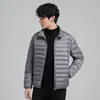 Chaqueta Corta Ligera de Plumas para Hombre 2023 Nueva Chaqueta con Capucha Moda de Invierno Chaqueta de Cuello Alto 90 Plumas de Pato Blanco Ropa de Hombre