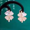 Pendientes de nicho de hierba de la suerte japoneses y coreanos, diseño único, de celebridades de Internet, pendientes clásicos de amor, pequeños y exquisitos, con hebilla de oreja pequeña y fresca.