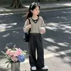 Conjunto de três peças: colete moletom com capuz listrado estilo coreano para meninas, calça esportiva casual de perna larga para primavera/outono