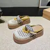 Meias Chinelos Antiderrapantes de Solado Macio com Dedos Abertos para Mulheres 2026 Verão Novo Malha Vazada Respirável Frescos Chinelos Decoração de Borboleta com Laço Floral