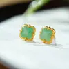 Pendientes de Plata S925 Chapados en Oro de Trébol de Cuatro Hojas Esmeralda Africana Pendientes Simples y de Moda para Ropa de Trabajo Diseño Pequeño Fresco de Nicho