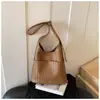 Bolsa feminina grande de capacidade, tecida, estilo vintage, nova tendência primavera 2026, bolsa de ombro e transversal tipo balde, estilosa