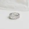 Anel de Aço Titânio com Design Vazado Listrado Tecido Nicho Atacado Feminino Textura Estilo Ins Anel Versátil para Dedo Indicador Luxo Leve
