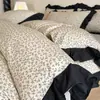 Juego de Cuatro Piezas de Puro Algodón Estilo Francés, Estampado Estilo Hepburn 100% Algodón, Adecuado para Dormir Desnudo, Funda de Edredón Lavable a Máquina, Sábana, Juego de Tres Piezas para Dormitorio