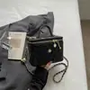 Bolso de hombro y bandolera de nicho de alta gama para mujer, nuevo y moderno estilo de verano 2026, bolso tipo caja con cadena acolchada inspirado en Chanel