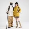 Nueva chaqueta de alta calidad, gruesa, cortavientos e impermeable, para exteriores, de otoño e invierno, para hombres y mujeres, cálida, tres en uno, juego de 0.05 kg por pieza