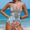 Traje de baño de una pieza de nuevo estilo europeo y americano 2027, con un escote en V profundo y sensual, diseño de inspiración étnica y detalles de corte, disponible para venta transfronteriza en Amazon
