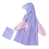 Impermeable infantil de color block morado y rosa, de una sola pieza largo con espacio para mochila, impermeable y a prueba de viento, para niños y niñas, estudiantes, poncho de lluvia para jardín de infantes