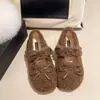Zapatos de algodón forrados de felpa 2026 con lazo, adecuados para usar al aire libre, cálidos, estilo francés, versátiles, mullidos Birkenstock, nuevos zapatos peludos de otoño e invierno para mujer