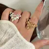 Diseño de Nicho Metalizado Mate Dorado Corazón Hueco Dulce Fresco Anillo Floral Vintage Microincrustado Circonita de Colores Anillo Apilable para Mujeres
