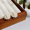 Aretes Colgantes de Flor con Perla e Incrustaciones de Diamantes, Aguja de Plata 925, Pequeños y Exquisitos, Aretes Elegantes, Aretes de Lujo Accesible de Alta Gama