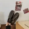 Sapatos rasos de couro estilo britânico para mulheres, nova coleção de outono, incrivelmente estilosos e populares, sapatilhas Mary Jane, perfeitos para ir ao trabalho e para o dia a dia