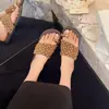 Sandalias de Tanga para Mujer Estilo Vacacional Más Vendidas en Verano 2026 con Accesorios Únicos de Anillo Metálico en el Dedo del Pie y Banda Ancha Superior de Lunares