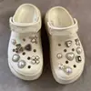 2025 novos sapatos com furos estilo barroco acessórios flor de sapato cruz fivela decorativa removível corrente acessórios fivela de sapato