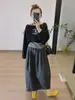 Traje de moda estilo coreano para mujer, nueva colección otoño 2026, top sin hombros con estampado de letras + chaleco + falda de cintura alta conjunto de tres piezas