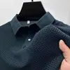 Camisa polo de seda helada para hombre de verano, camiseta de manga corta, tejido gofrado transpirable, casual y moderna, en stock, con cuello Henry y etiqueta