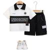 Camisa Polo de Verão para Meninos com Emenda Roupa de Trabalho de Manga Curta Terno Verão 2025 Novo Bebê Bonito Roupas Finas Tendência