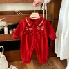 Mameluco Rojo Festivo para Bebé con Bordado de Encaje en Solapa para Regalo de 100 Días Luna Llena Traje de Bebé con Moño para Gatear al Aire Libre
