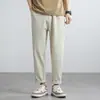 Pantalones cónicos elásticos de seda helada con sensación fresca para hombre, rebajas, novedad verano 2025, tejido gofrado, color liso, adelgazantes, de nueve puntos