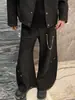 Direto do fabricante: Calça masculina preta estilo americano com perna curva, apresentando um detalhe de corrente de metal resistente, um design único e um estilo versátil de perna larga.