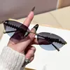Novos Óculos de Sol Fashionáveis Estilo Ins Europeu e Americano Óculos de Sol Gatinho para Homens e Mulheres com Rebites de Metal Óculos de Sol Sem Aro