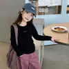 Camiseta interior ligera de fibra proteica para niños ~ top de estilo coreano ajustado para niñas, suave y cómoda con una sensación como de nube, con cuello redondo y estampado de letras