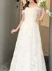 Vestido de novia ligero estilo francés con encaje vintage, diseño de hombros descubiertos, sensación de gama alta nicho, adecuado para temas de estudio y sesiones de fotos al aire libre, vestido de novia para salidas