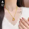 Mismo estilo que la joyería dorada, oro arena, rojo rosado, collar con colgante de hebilla de paz totalmente de diamantes, entrelazado, cadena para la clavícula de corindón rojo, regalo para novia