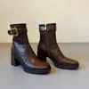 Botas de Cano Curto Chuyuji com Solado Silencioso, Bico Quadrado e Salto Alto para Mulheres, Botas Elegantes de Salto Grosso de Luxo Leve, Versáteis e Emagrecedoras com Superfície Macia, Novo Modelo