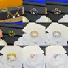 Anillo Europeo y Americano Transfronterizo Nuevo Estilo Lv 2025 con Logo y Diseño Floral Incrustado de Diamantes para Mujer, Acabado de Alta Gama, Fotos Reales, Anillos al por Mayor