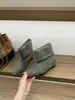 Botas para aumentar a altura para mulheres baixinhas, botas de cano curto slim fit, botas femininas, coleção outono/inverno 2026, botas marrons estilo Dr. Martens, botinhas de bico quadrado pequeno