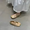 Sapatos Mary Jane retrô com bico dividido falso para mulheres, novos sapatos baixos de balé com cadarço estilo coreano 2026, sapatos de vovó baixos
