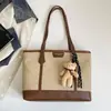 Nuevo bolso de hombro tejido transfronterizo, gran capacidad, bolso tote de moda con bloques de color modernos, adecuado para salidas casuales y el trabajo.