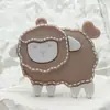 Lindo colgante de peluche de oveja pequeña de cuero sintético, llavero de cordero de dibujos animados, decoración de juguete, charm para mochila, venta al por mayor