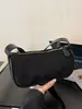 Bolso de mano de alta gama transfronterizo, nueva colección otoño/invierno 2026, diseño retro y minimalista, bolso de hombro pequeño y único, bolso cruzado de gamuza