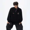 Moletom moderno estilo faculdade com gola alta para homens, apresentando um design inspirado no americano, fecho de meio zíper e um estilo pullover retrô e versátil, perfeito para o outono.