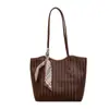 Bolsa Tote Grande Capacidade Feminina 2026 Novo Estilo Bolsa de Ombro Simples Nicho Versátil Diária Tecida Bolsa para o Trabalho